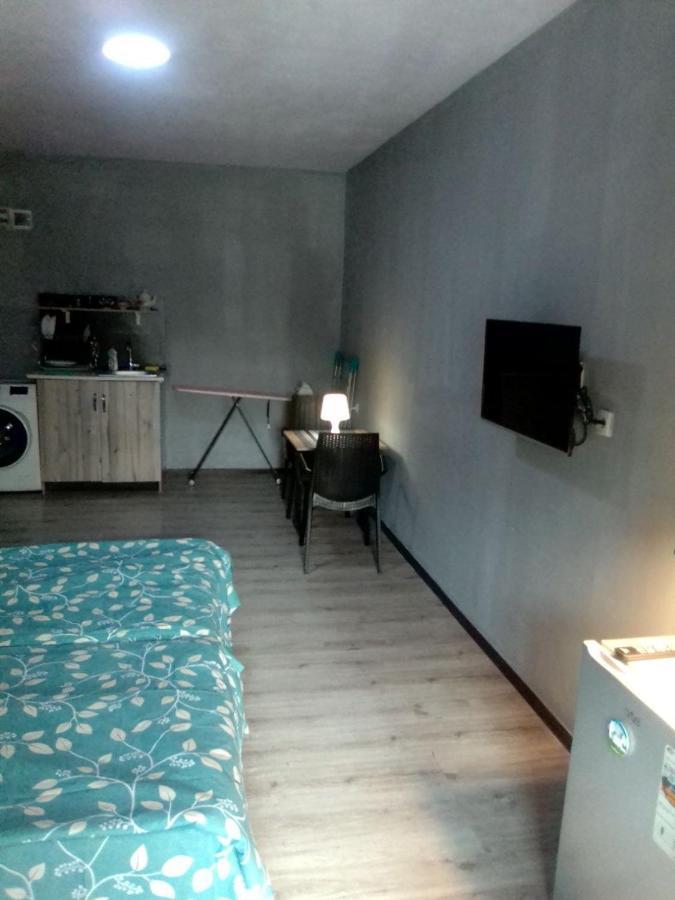 Appartement A Cozy Bedsit! à Tachkent Extérieur photo